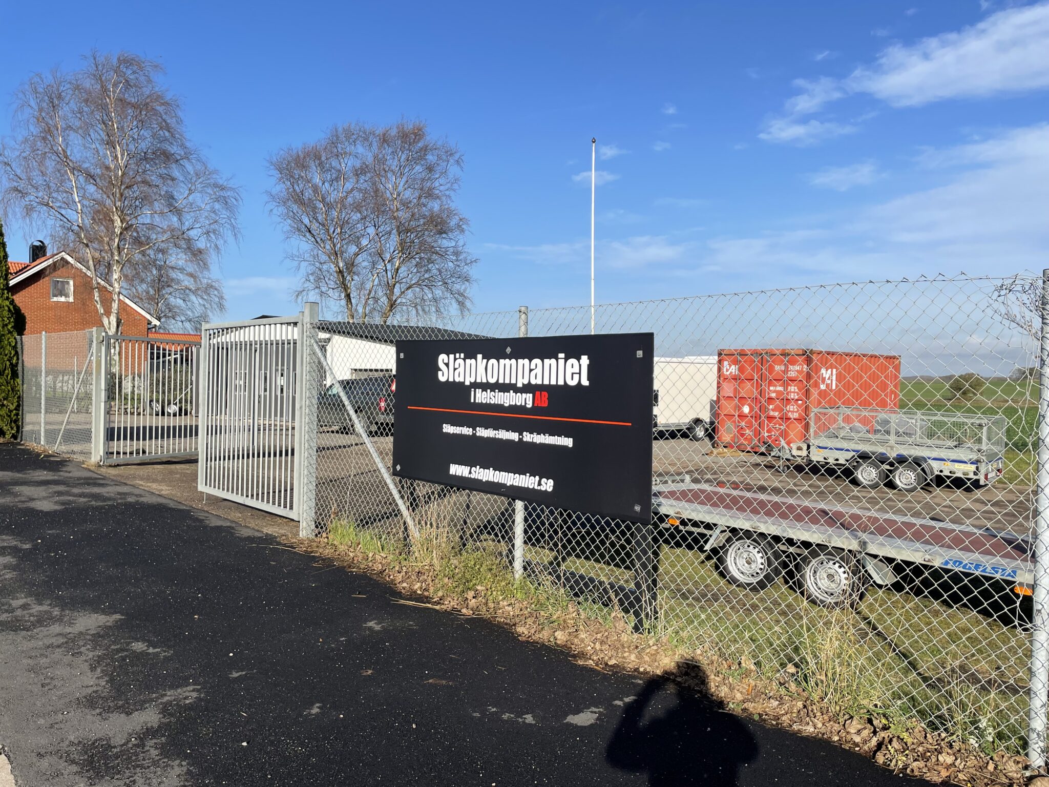 Släpkompaniets entrance - Välkommen till oss